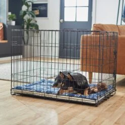 Frisco Plush Tri-fold Arrow Print Dog Crate Mat 13 Frisco Plush Tri-fold Arrow Print Dog Crate Mat -Frisco Shop 255998 PT5. AC SS1800 V1616121684
